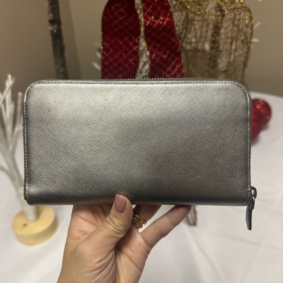 Prada RARE Saffiano Leather Fiocco Bow zippy wallet silver metallic - Picture 3 of 6